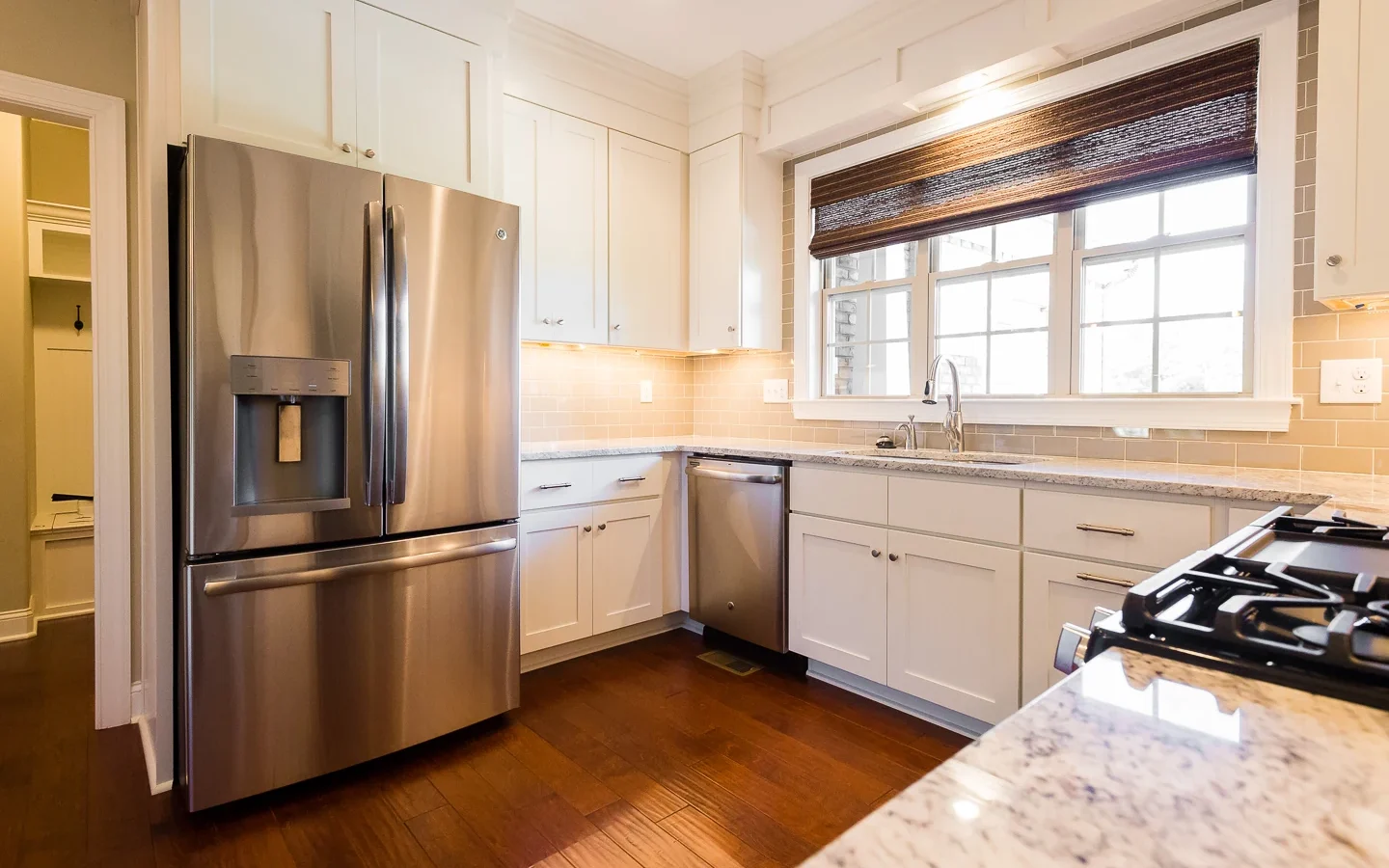 Shaker White kitchen cabinets