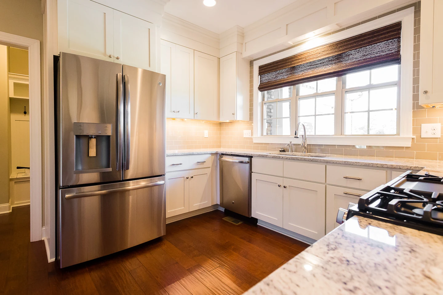 White traditional Shaker kitchen cabinets